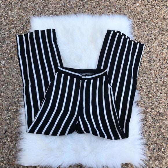~SHEIN~  Vertical Striped Wide Leg Pants. Size XS - Picture 4 of 8